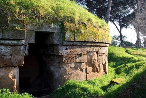 Porto di Civitavecchia - Necropoli etrusche di Cerveteri e Tarquinia Tour privato a terra